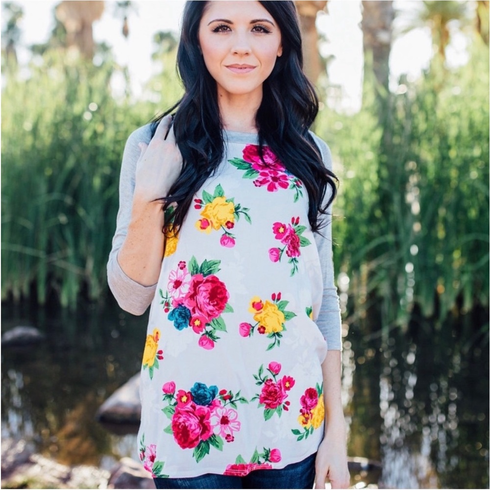 EUC. Gray and Floral Print Baseball Tee. Size Medium.